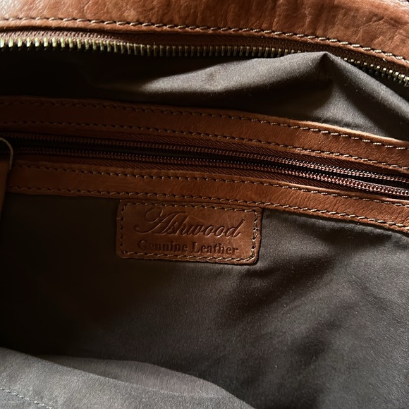 Ashwood Leather Slouchy Bag with Adjustable Strap - Picture 5 of 14